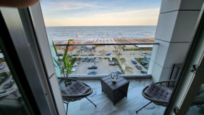 Blue Sky By Seaside Holding, Mamaia